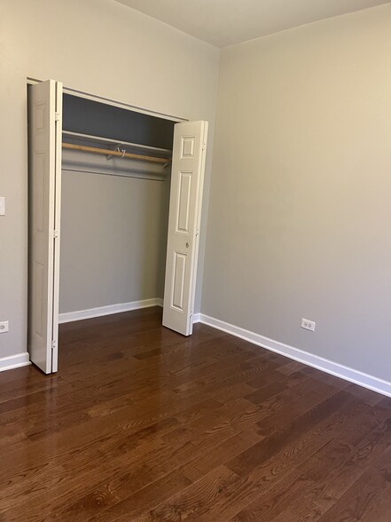 Large Closets - 6201 S Champlain Ave