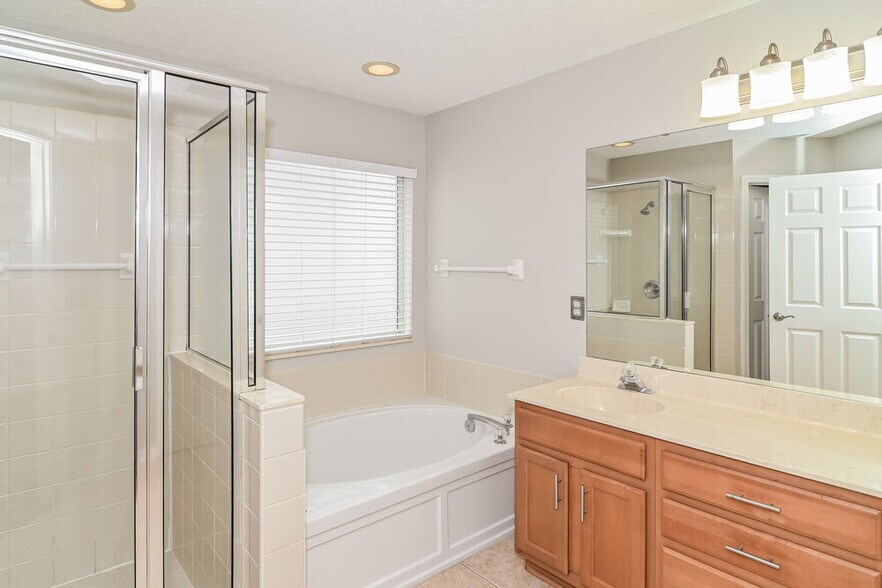 Building Photo - 1798 Chatham Village Dr