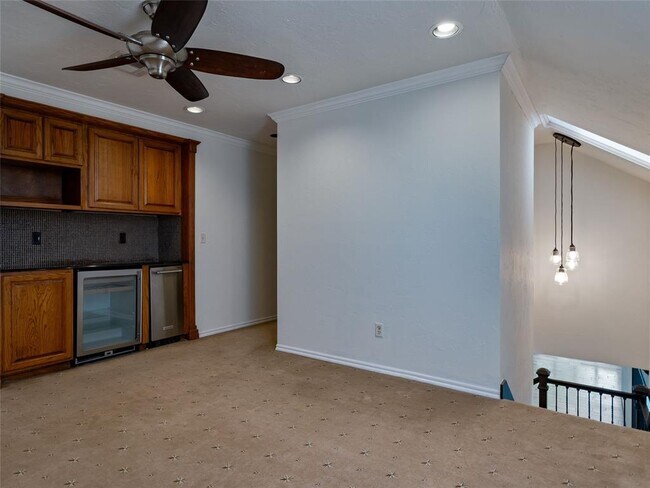 Building Photo - 3025 Pine Ridge Rd
