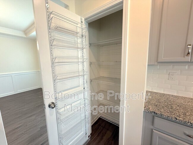 Building Photo - 14929 Baldridge Dr