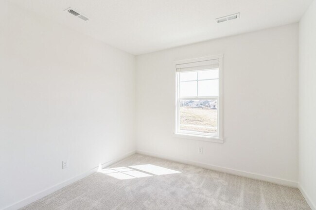 Building Photo - NEAR WAUKEE NORTHWEST!! 4 bedroom, 3 Bath Home In Waukee.