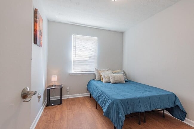 Building Photo - 2628 Candler Woods Dr