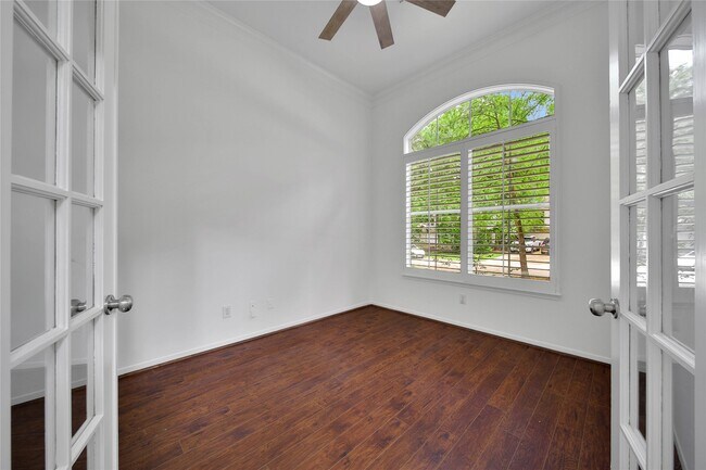 Building Photo - 7 Churchdale Pl
