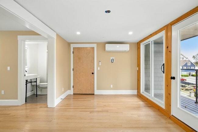 Building Photo - 8 Water St