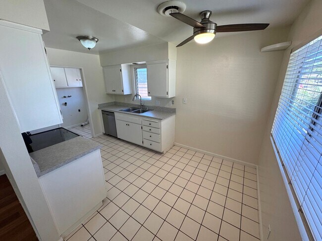 Building Photo - 9304-9306 ElCajon