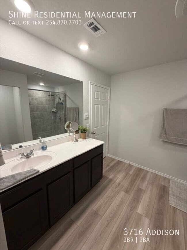 Building Photo - 3716 Addison-