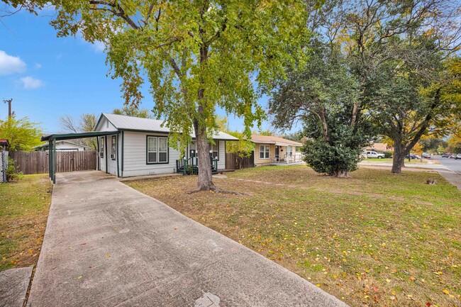 Building Photo - Cutest rental home in Olmos Park!