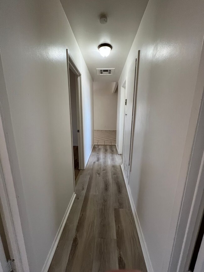 Building Photo - (APPLICATION PENDING) West Lancaster Home
