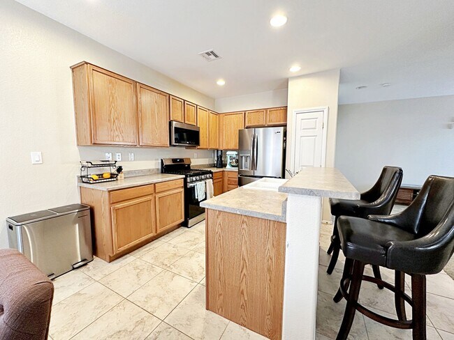 Building Photo - 3 BEDROOM + LOFT HOME IN GATED COMMUNITY I...