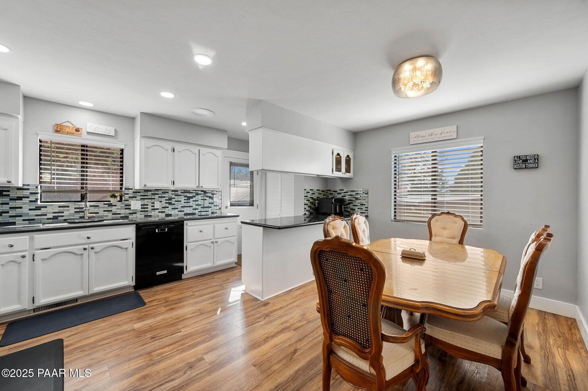 Building Photo - 510 S Skyview Dr