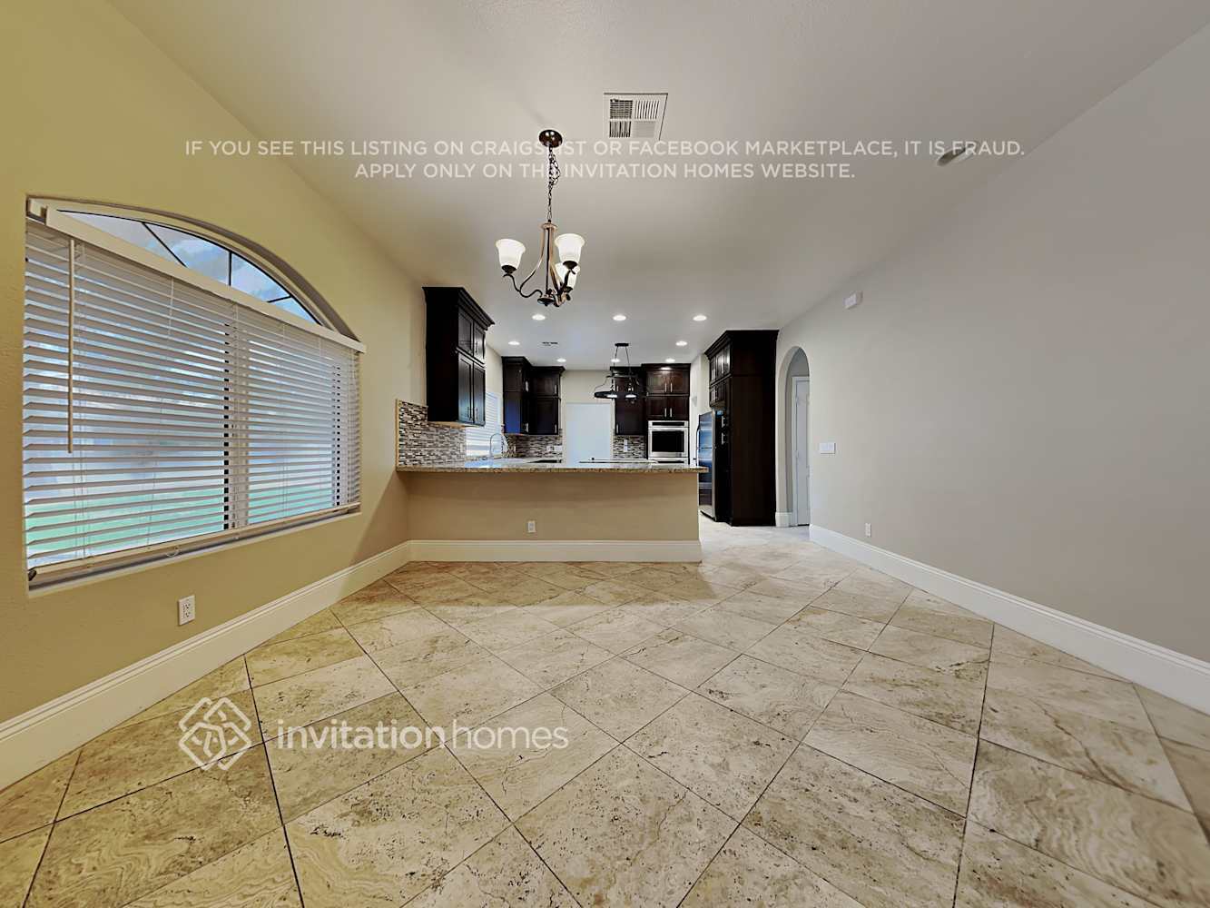 Building Photo - 8460 Del Vista Ct