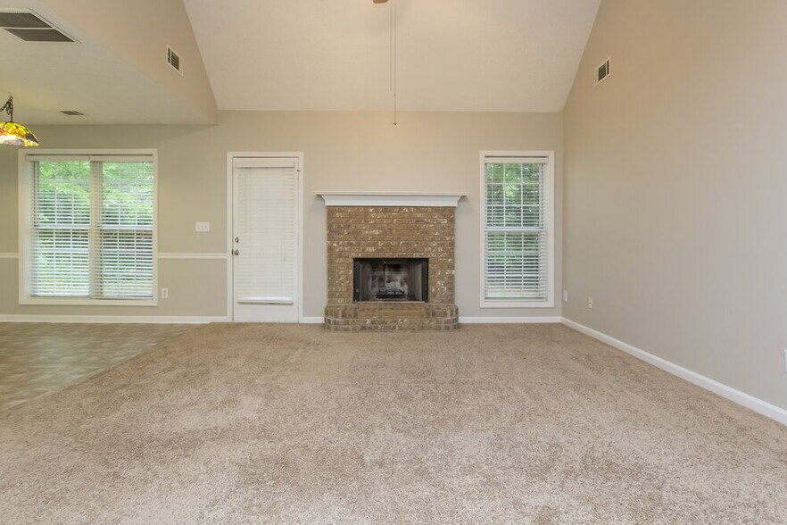 Building Photo - 761 Simon Park Cir