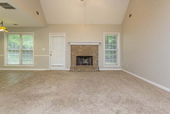 Building Photo - 761 Simon Park Cir