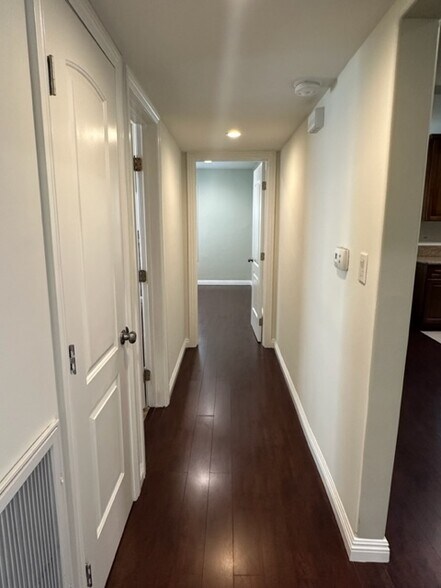 Building Photo - 926 N Verdugo Rd