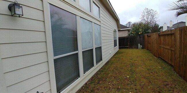 Building Photo - 14102 Lindencroft Ct