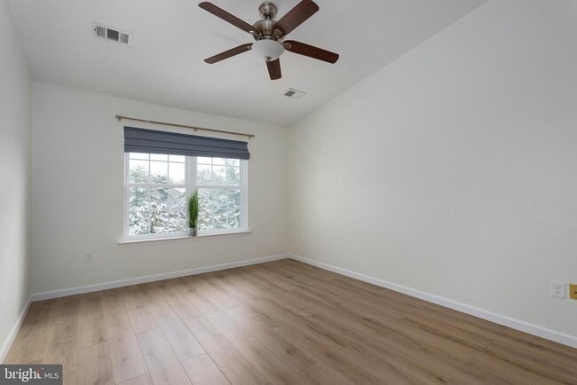 Building Photo - 7123 Elm Ct