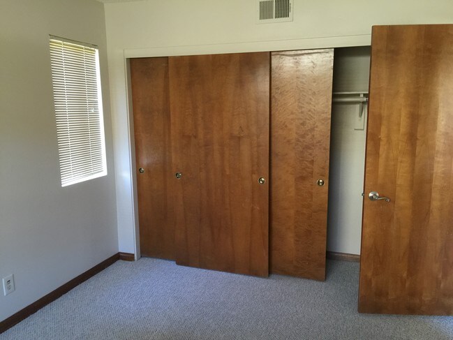 Building Photo - 26008 Alizia Canyon Dr