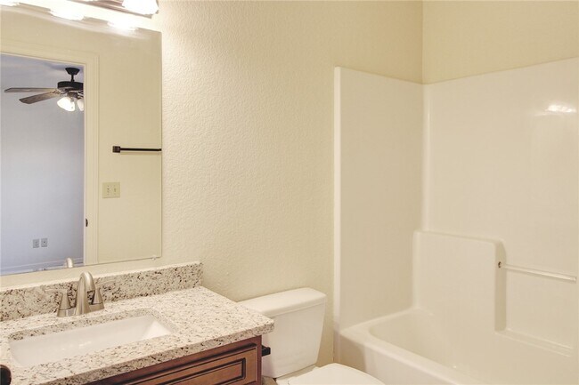 Building Photo - 1746 N Chestnut Ave