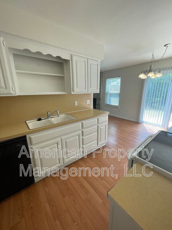 Building Photo - 1704 W 62nd St S