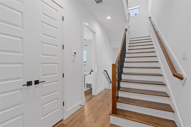Building Photo - 1303 E 27th St