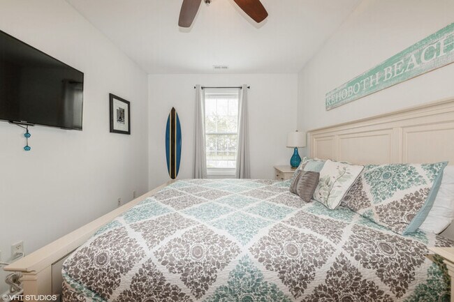 Building Photo - Beach Bliss: Cozy Condo Near Rehoboth & Lewes
