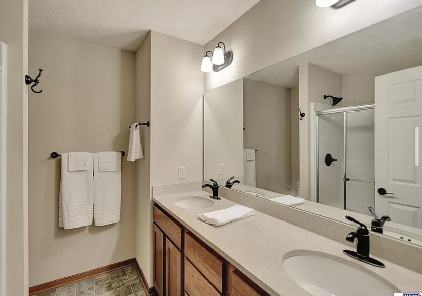 Building Photo - 6522 S 57th St