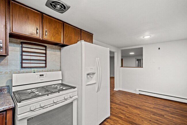 Building Photo - AVAILABLE AUGUST 1ST!! GORGEOUS 3 BEDROOM IN MUNHALL!