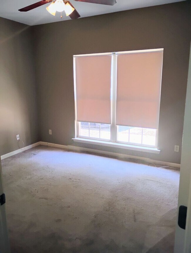 Building Photo - 2925 Hargrove E Rd