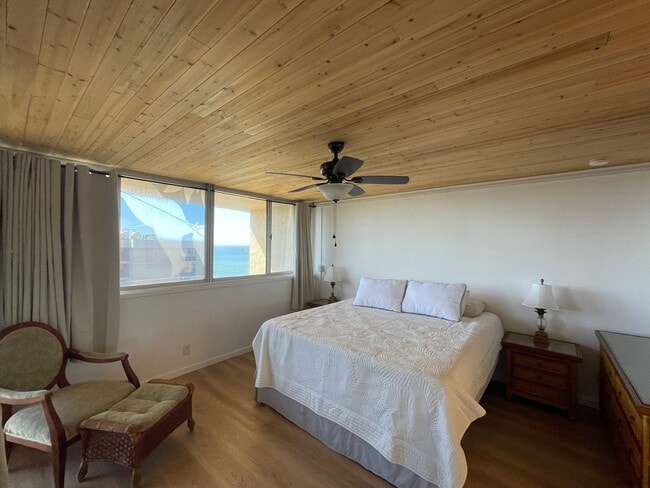 Building Photo - Royal Kahana Top Floor 2 bed/2bath