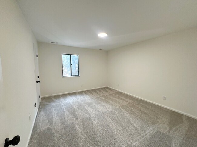 Building Photo - 908 Hearthridge Ct
