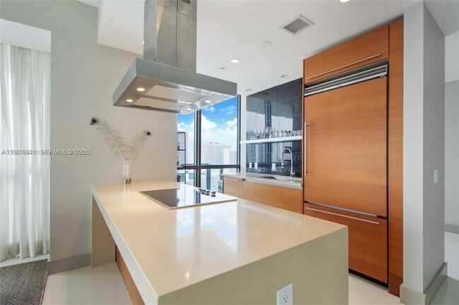 Building Photo - 1100 Biscayne Blvd