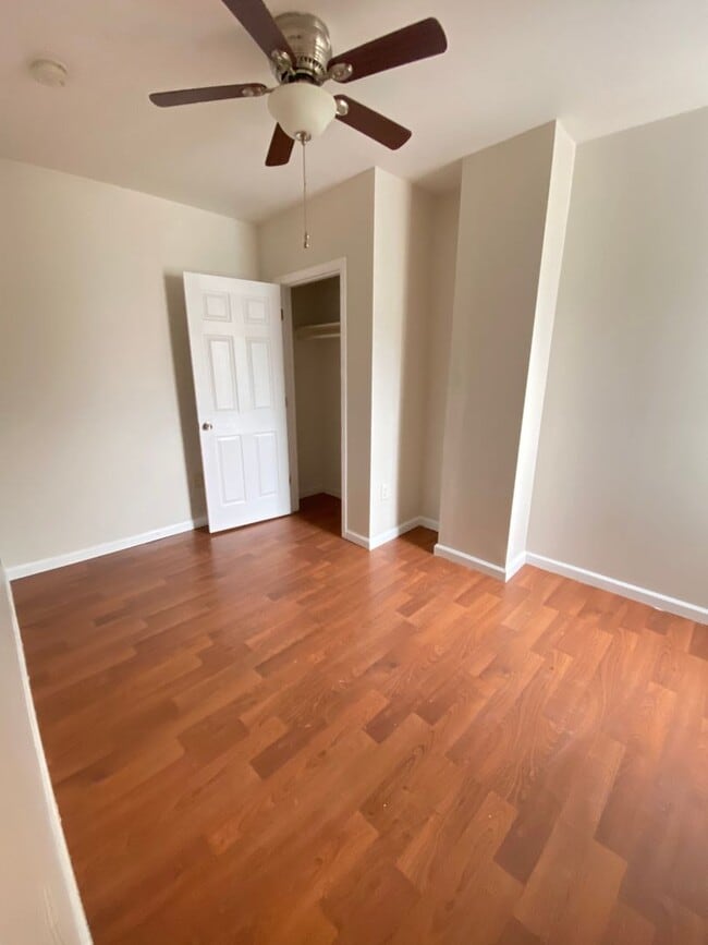 Building Photo - 3B1.5B Row House Available NOW in Fishtown