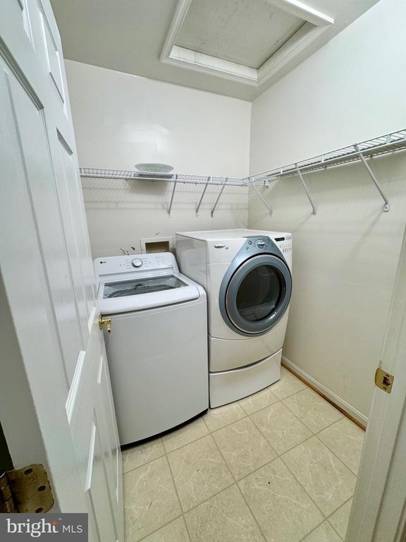 Building Photo - 805 Winterberry Dr