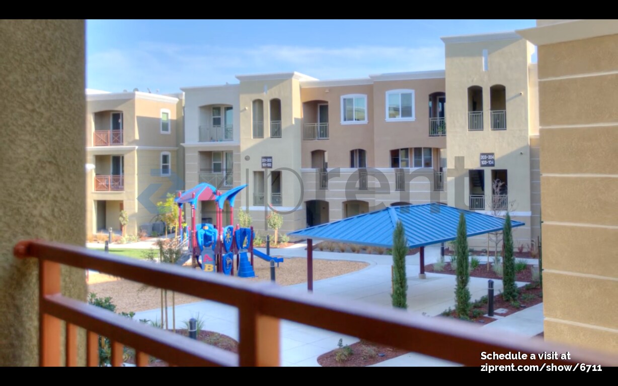 Building Photo - Unit 102