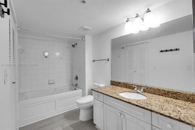 Building Photo - 520 SE 5 Ave