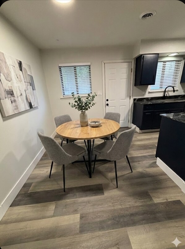 Building Photo - 1102 Apache Dr