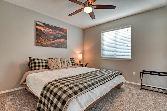Building Photo - Updated 4 bedroom west Colorado Springs home