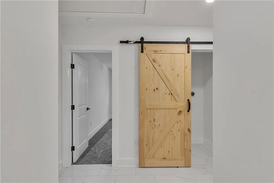 Building Photo - Room in House on Tilson Rd