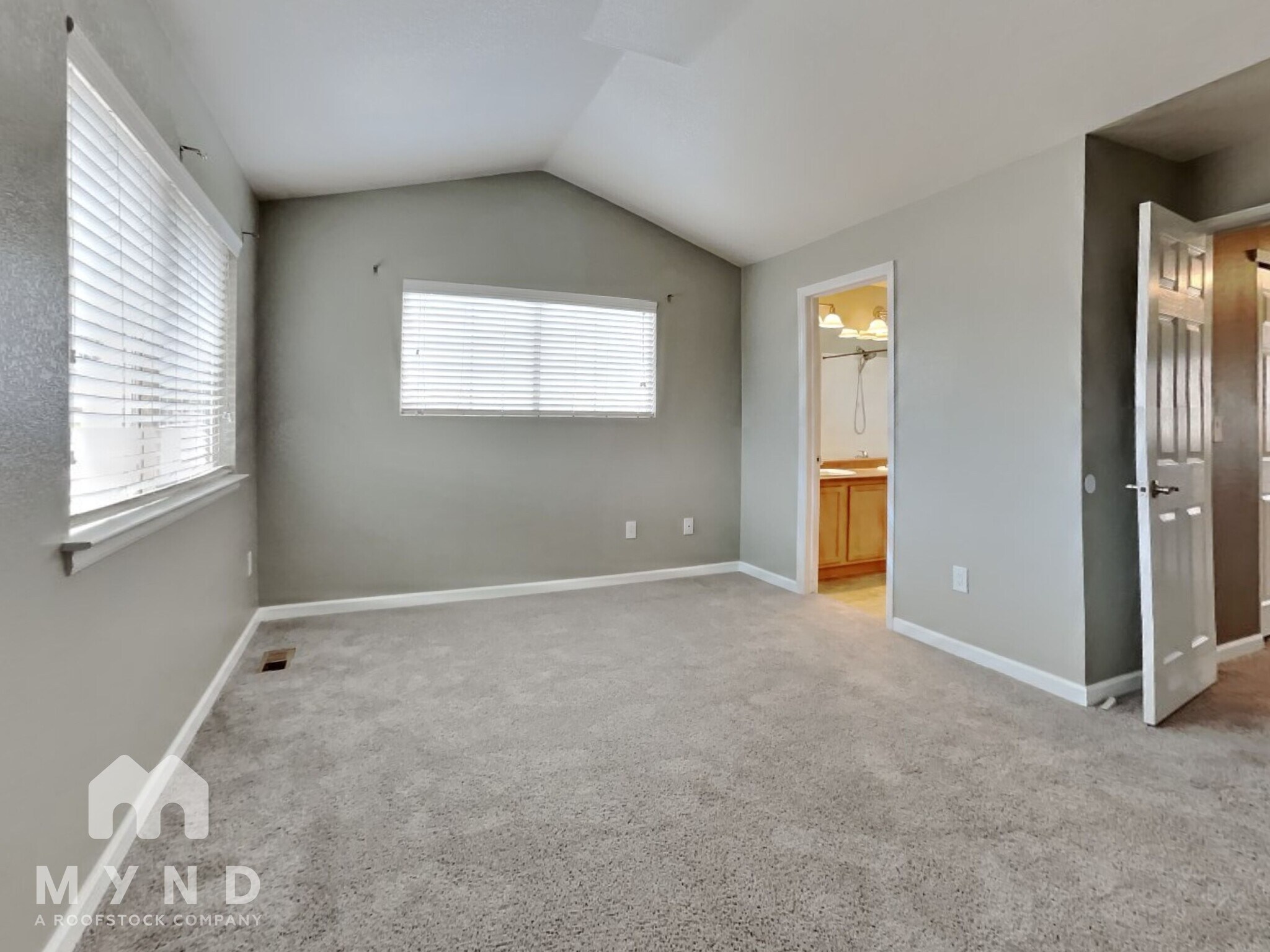 Building Photo - 9757 Dexter Ln