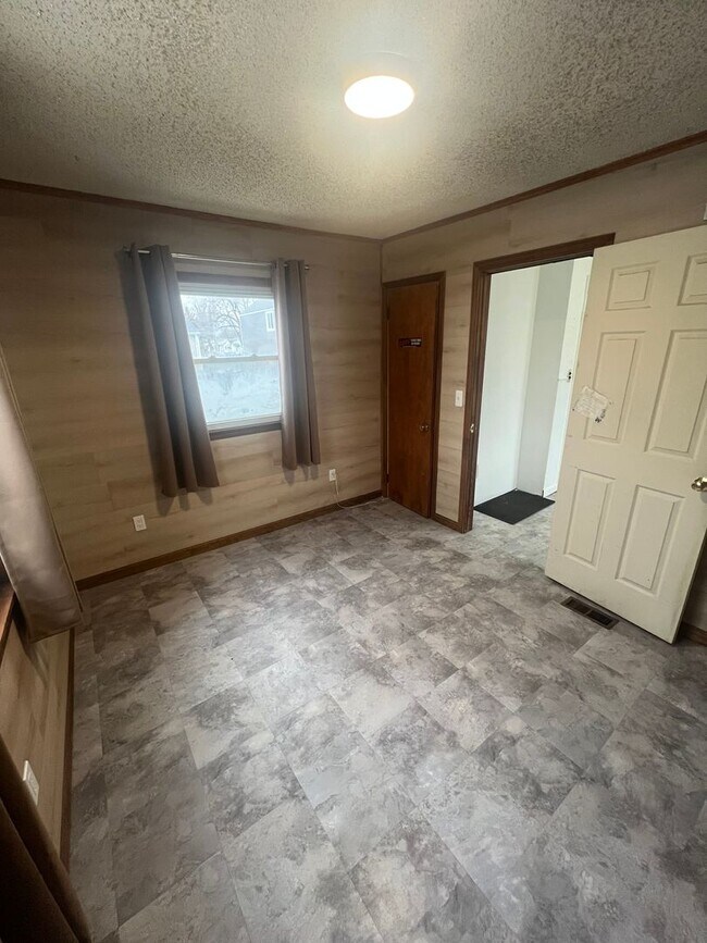 Building Photo - 8628 Chapp Ave