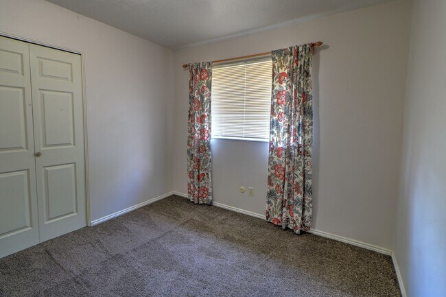 Building Photo - 1273 N 550 W
