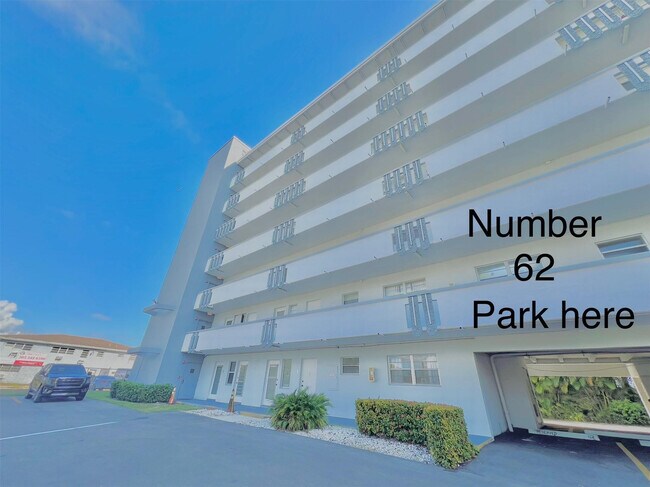 Building Photo - 1000 NE 14th Ave