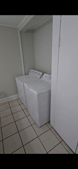 Building Photo - 4250 Ayers Rd