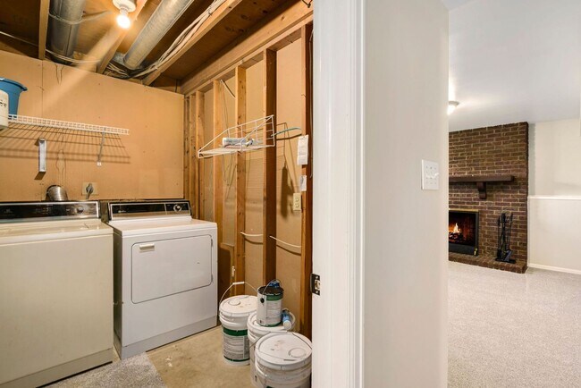 Building Photo - Freshly Updated 4 Bedroom Home