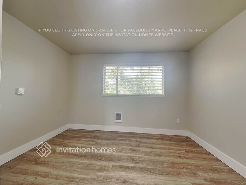 Building Photo - 1131 Lenore Dr