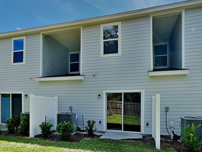 Building Photo - 594 Holly Lks Dr