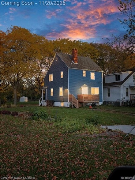 Building Photo - 279 Manistique St