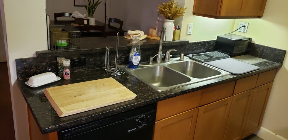 Kitchen - 10982 Roebling Ave