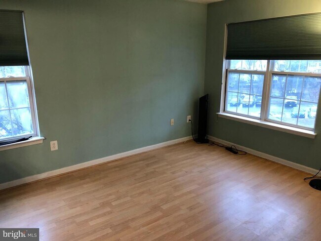 Building Photo - 1055 Gardenview Loop