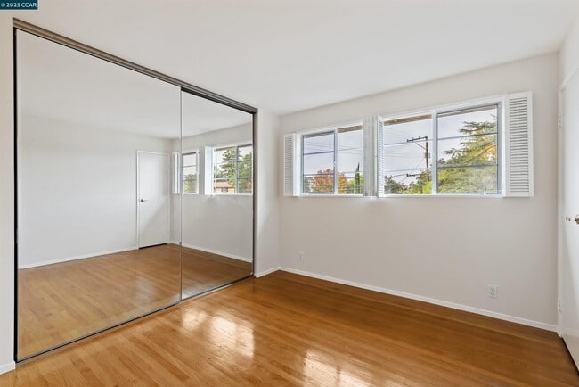 Building Photo - 2201 Quiet Pl Dr